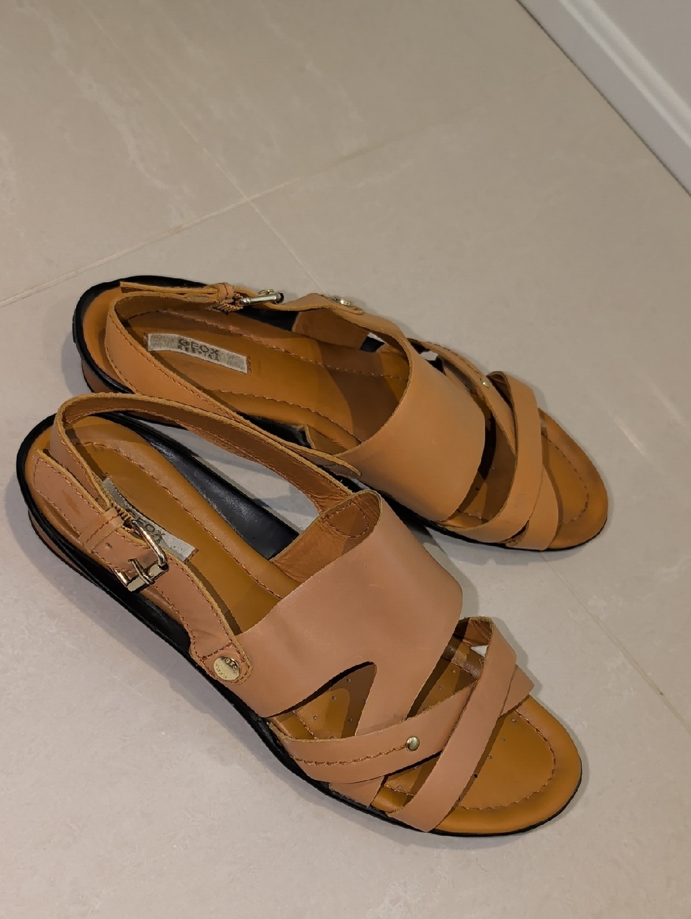 Geox Respira Size 39/US 9 Women's Leather Sandal